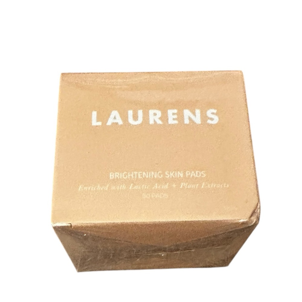 NWT LAURENS SKINCARE
BRIGHTENING SKIN PADS
